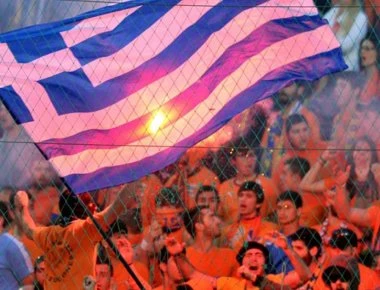 Συγκινητικό πανό των οπαδών του ΑΠΟΕΛ για την Ελλάδα (φωτό)